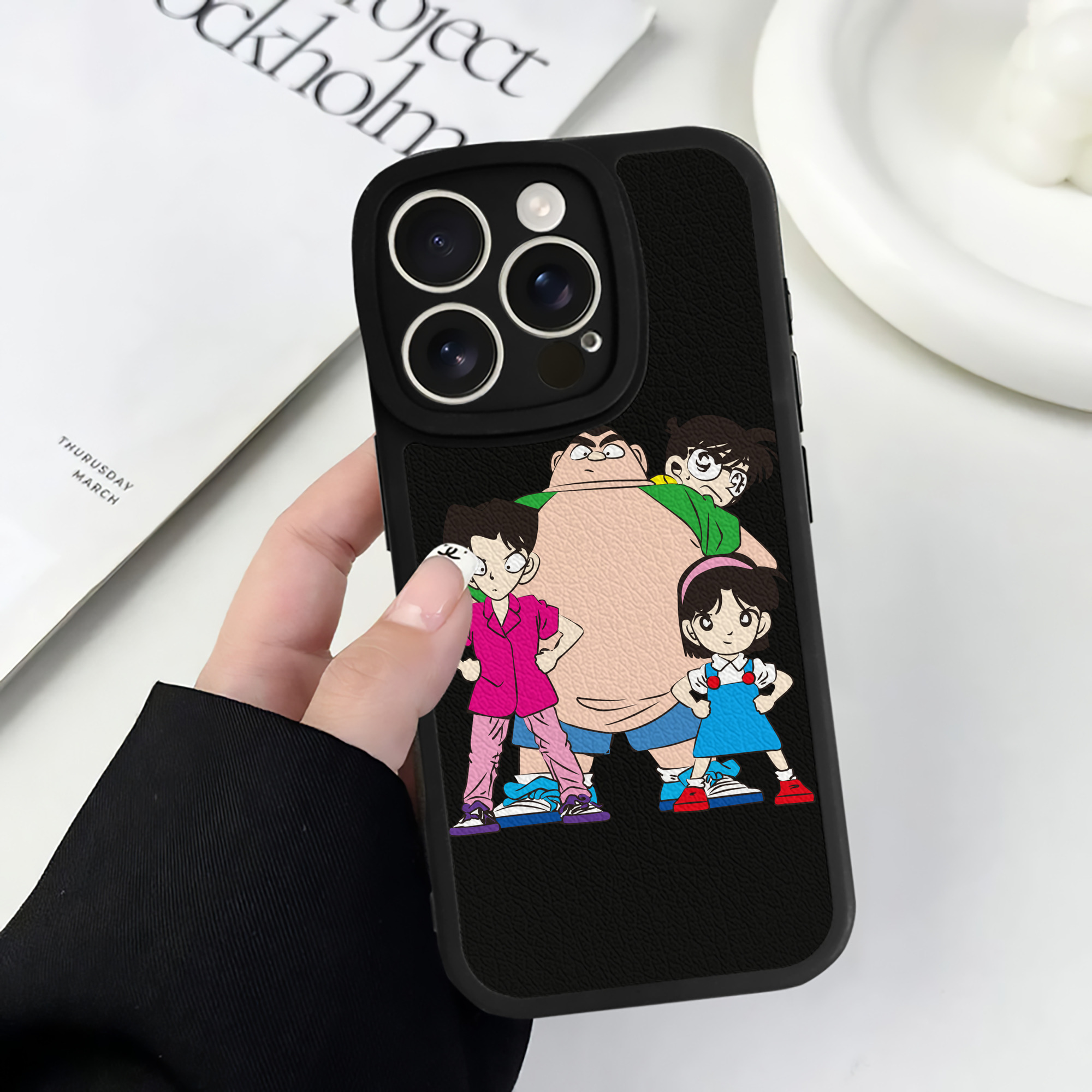 （画像用） 名探偵コナン Detective Conan 【iPhone 16シリーズ対応】シリコンスマホケース（レザー調） 材質：シリコン